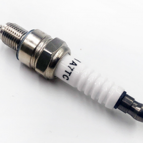 C7HSA A7TC Chainshaw Spark Plug HONDA YAMAHA motorcycle スパークプラグ ATV CG GY6 C110 C70